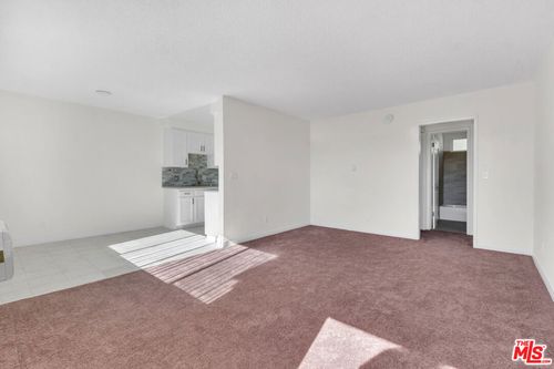 apt-6-7228 Allott Ave, Van Nuys, CA, 91405-2814 | Card Image