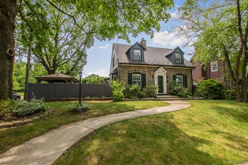 4 Knox Pl., New York, NY, 10314 | Card Image