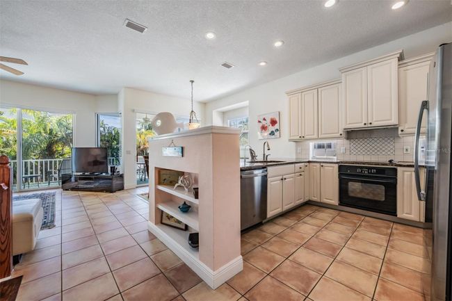 315 64 Th St, Condo with 3 bedrooms, 3 bathrooms and null parking in Holmes Beach FL | Image 7