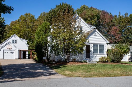 8 Hobbs Rd, Hampton, NH, 03842-2007 | Card Image
