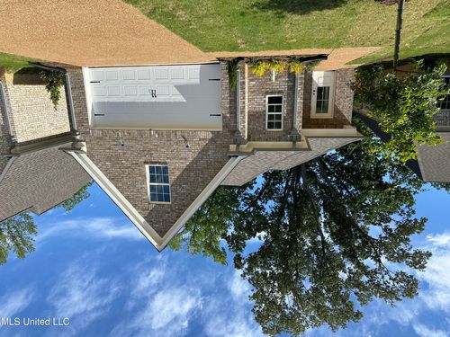 300 Flower Garden Dr, Southaven, MS, 38671-1049 | Card Image