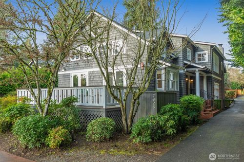 7626 Ne 8th Street, Medina, WA, 98039 | Card Image