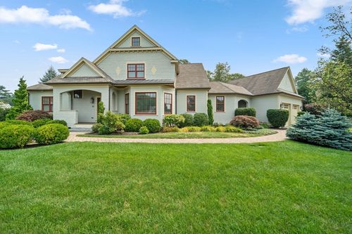 22 Whitehall Cir, Beverly, MA, 01915-2437 | Card Image