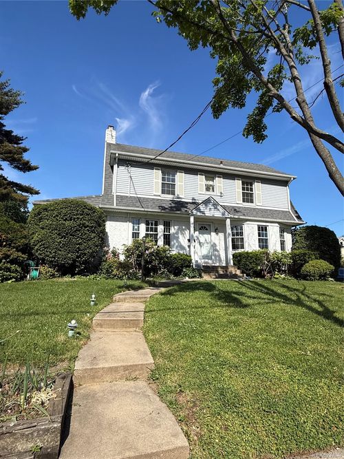 10 Forest Row, Great Neck, NY, 11023-1209 | Card Image