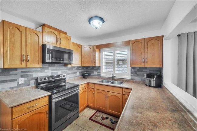 84 Doctor Moore Crt, House other with 3 bedrooms, 2 bathrooms and 5 parking in Acton ON | Image 5