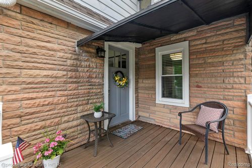 9081 Julia Ave, White Lake, MI, 48386-4249 | Card Image