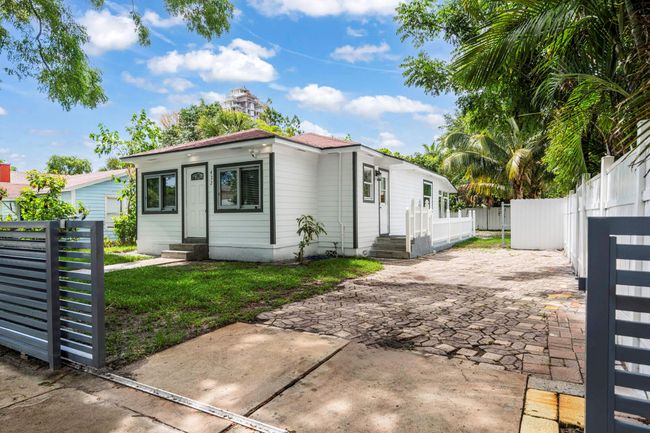 422 49 Th St, House other with 2 bedrooms, 1 bathrooms and null parking in West Palm Beach FL | Image 4