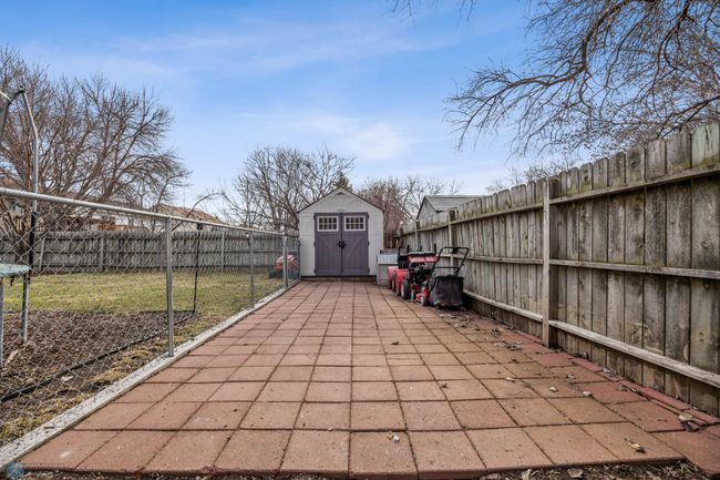 Patio/Dog Run | Image 25