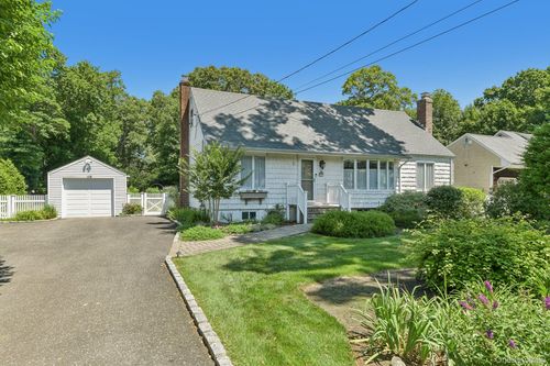 119 Brook Ln, Smithtown, NY, 11787-4427 | Card Image
