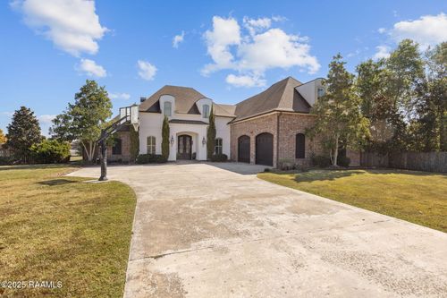 100 Sweetwater Creek Dr, Youngsville, LA, 70592-5779 | Card Image