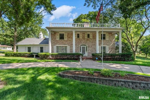 2001 Circle Dr, Muscatine, IA, 52761-3563 | Card Image