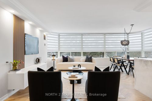 7 Townsgate Dr, Thornhill, ON, L4J7Z9 | Card Image