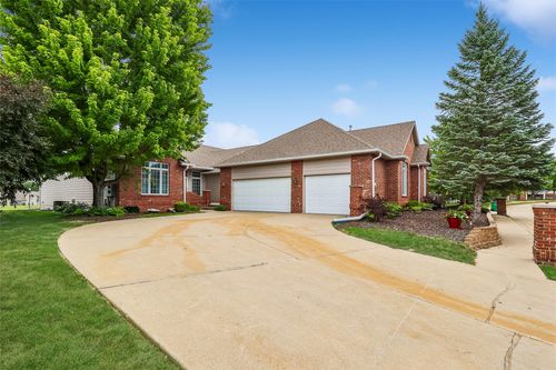 1911 Nw 126th St, Clive, IA, 50325-8164 | Card Image