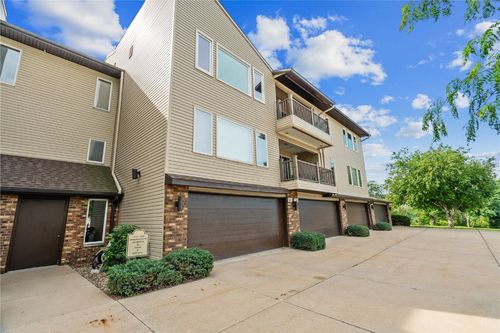 1580 Matterhorn Dr Ne, Cedar Rapids, IA, 52402-3306 | Card Image