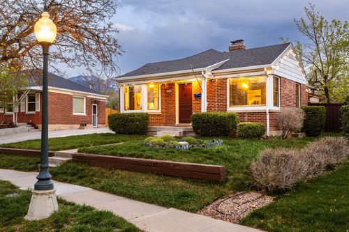 2008 E Stratford Dr, Salt Lake City, UT, 84109-1711 | Card Image