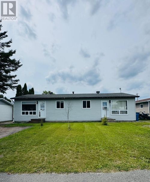 419-421 Sixteenth Ave, Cochrane, ON, P0L1C0 | Card Image
