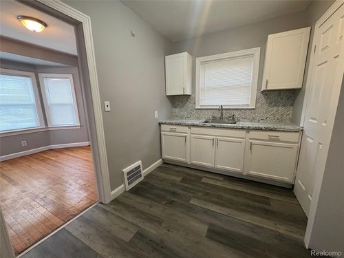 19479 Helen St, Detroit, MI, 48234-3080 | Card Image