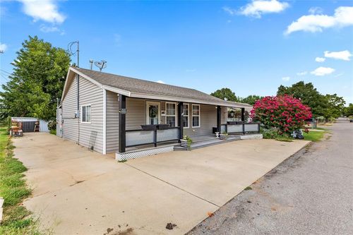 905 Prairie Chief Ave, Clinton, OK, 73601-2348 | Card Image