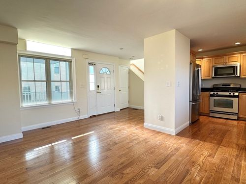 20-20 Gilkey Ct, Watertown, MA, 02472-3922 | Card Image