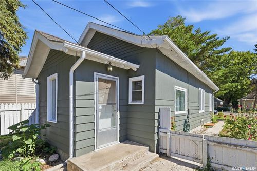 325 Av M N, Saskatoon, SK, S7L2S4 | Card Image