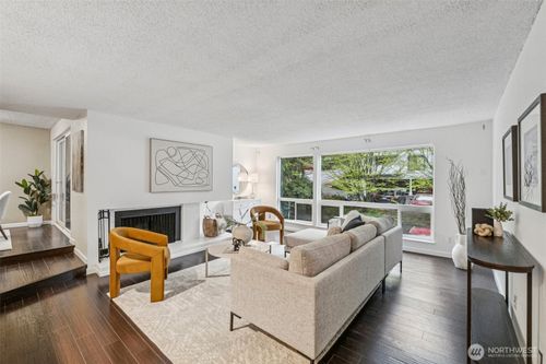 217-2500 W Manor Pl, Seattle, WA, 98199-2058 | Card Image