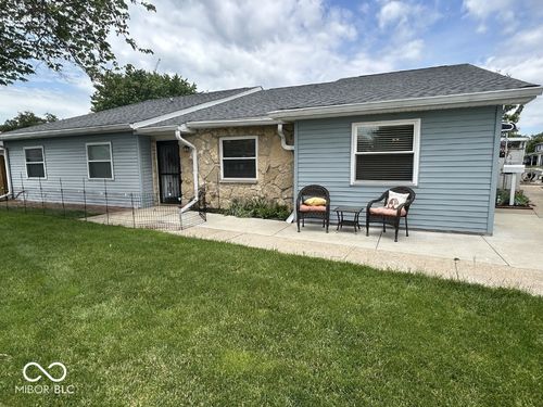 2735 Prosperity Dr, Columbus, IN, 47201-5452 | Card Image