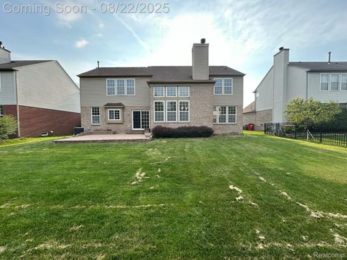 49576 Dunhill Dr, Macomb, MI, 48044-1739 | Card Image