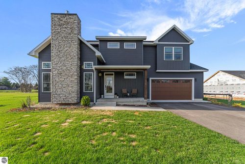 1057 Magnolia Dr, Traverse City, MI, 49696-5202 | Card Image