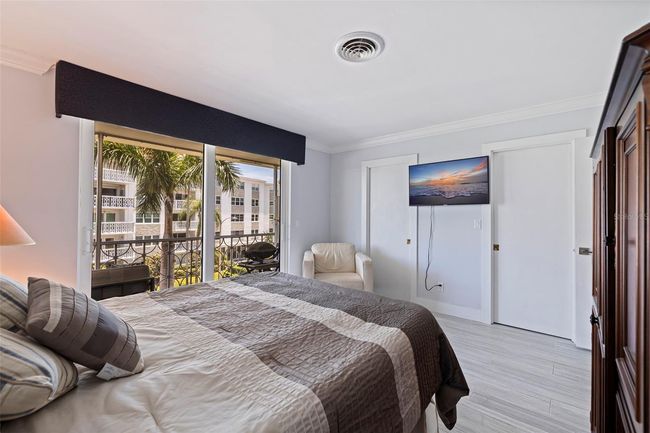 UNIT-6 - 1060 N Shore Dr Ne, Condo with 2 bedrooms, 2 bathrooms and null parking in ST PETERSBURG FL | Image 8