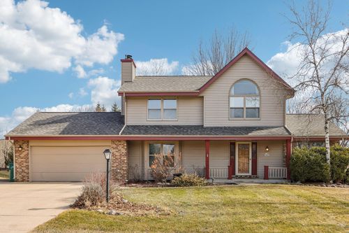 W142N10472 Magnolia Dr, Germantown, WI, 53022-6215 | Card Image