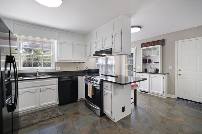 1070 Cliff White Rd, House other with 3 bedrooms, 2 bathrooms and 2 parking in Columbia TN | Image 6