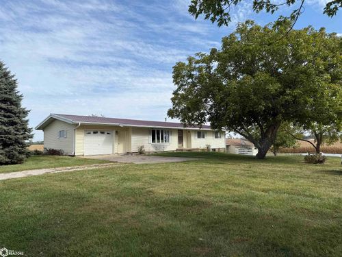 16040 Route W40, Hillsboro, IA, 52630-8015 | Card Image