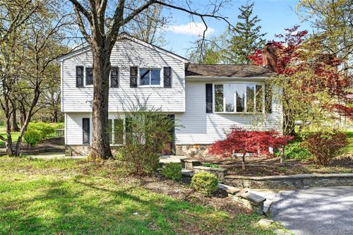 47 Burrow Road, Woodbury, NY, 10930 | Card Image