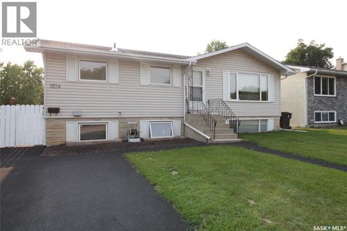 1814 Arlington Ave, Saskatoon, SK, S7H2Y7 | Card Image