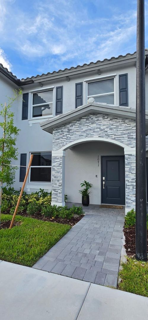 1071 Se 2nd Ter, Florida City, FL, 33034-3734 | Card Image