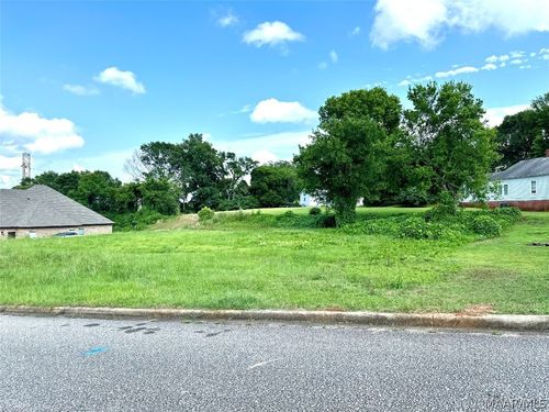 18 Riverhills Dr, Tallassee, AL, 36078-1333 | Card Image
