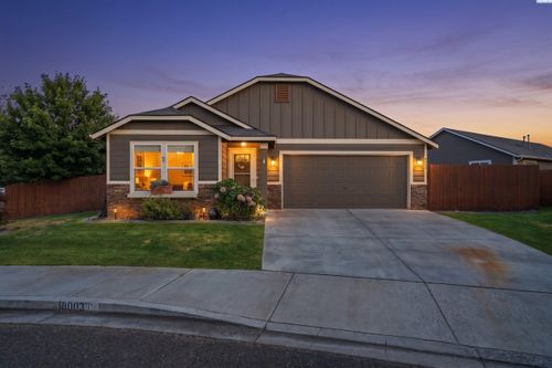 8003 W 5th Ave, Kennewick, WA, 99336-9464 | Card Image