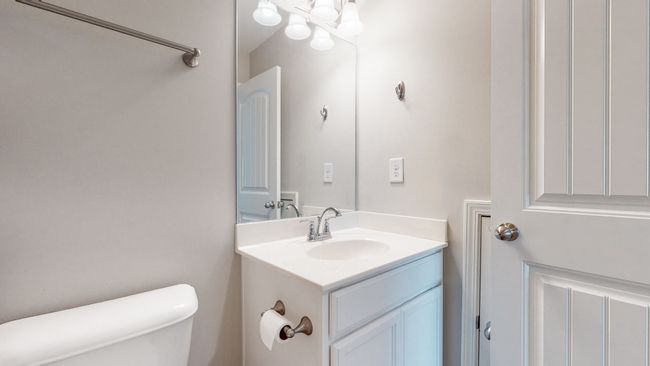 Upstairs bathroom | Image 25
