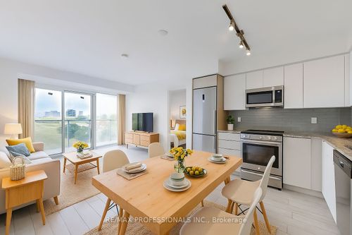 613-120 Varna Dr, North York, ON, M6A0B3 | Card Image
