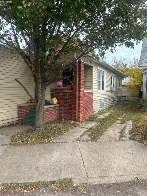 1530 Camp St, Sandusky, OH, 44870-3161 | Card Image