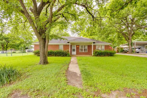 506 E Mcfarland St, Grandview, TX, 76050-2135 | Card Image
