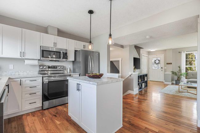 315 Elgin Place Se, Home with 2 bedrooms, 2 bathrooms and 2 parking in Calgary AB | Image 7
