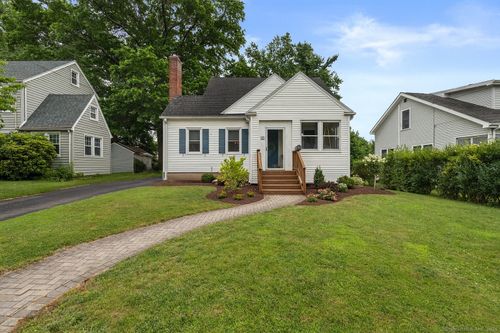 39 Dartmouth Ave, West Hartford, CT, 06110-1210 | Card Image