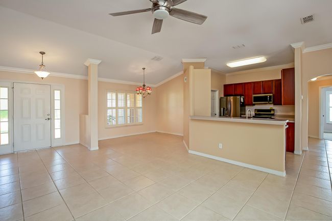 364 Sw Aero Cir, House other with 3 bedrooms, 2 bathrooms and null parking in Port St. Lucie FL | Image 8
