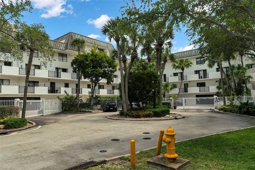 318-6901 Edgewater Dr, Coral Gables, FL, 33133-7035 | Card Image