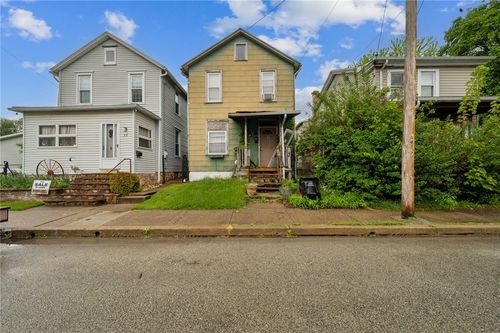 24 Miller St, Latrobe, PA, 15650-1431 | Card Image