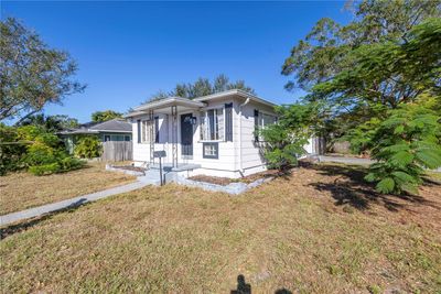 2301 30 Th Avenue N, House other with 3 bedrooms, 2 bathrooms and null parking in SAINT PETERSBURG FL | Image 2