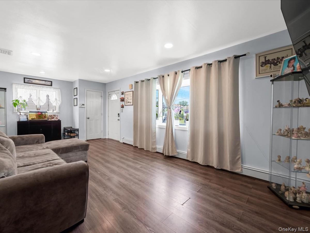 Residential in Oyster Bay 3