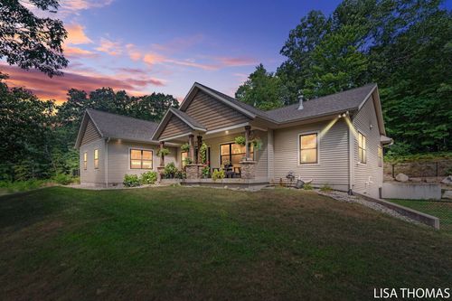 8685 Greeley Ct, Rockford, MI, 49341-7102 | Card Image