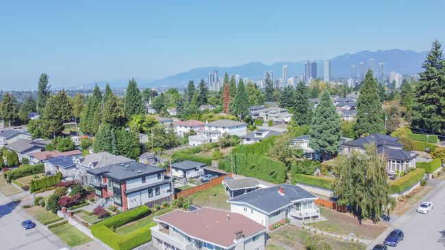 5565 Moreland Drive, House other with 4 bedrooms, 2 bathrooms and 6 parking in Burnaby BC | Image 35